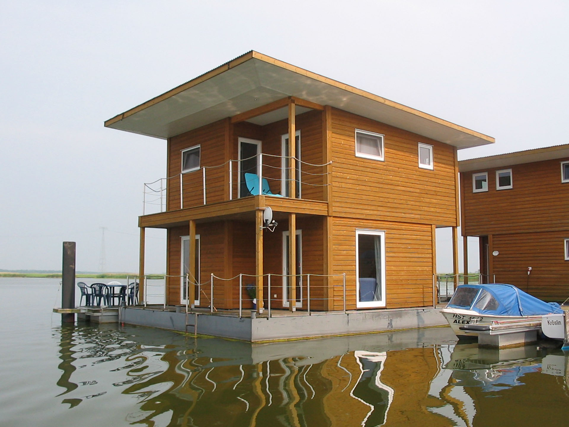 FLOATING HOUSES Ostsee, Ihr besonderer Urlaub auf dem Wasser im ...