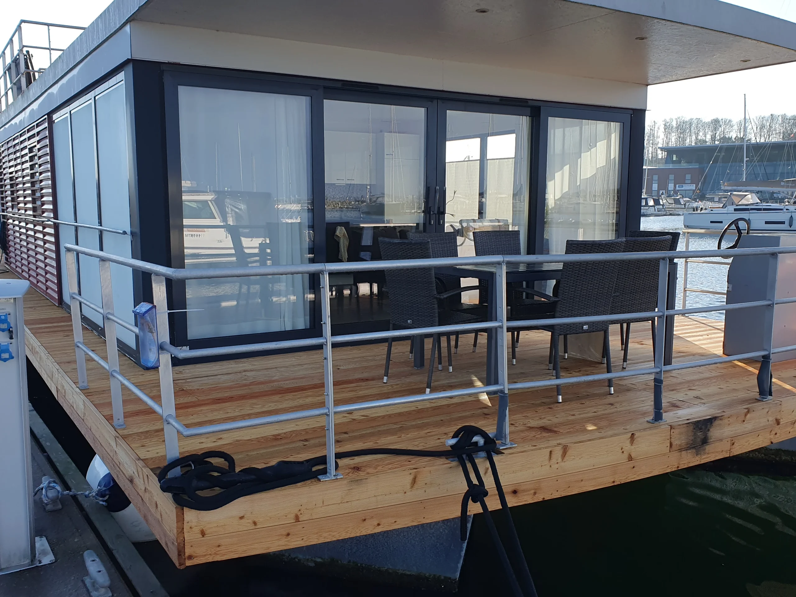 Urlaub-am-Wasser-Terasse