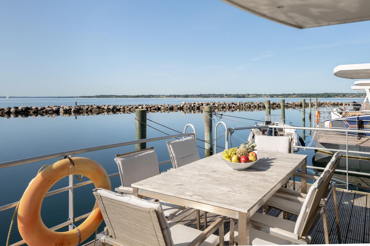 Urlaub-auf-dem-Wasser_Terasse