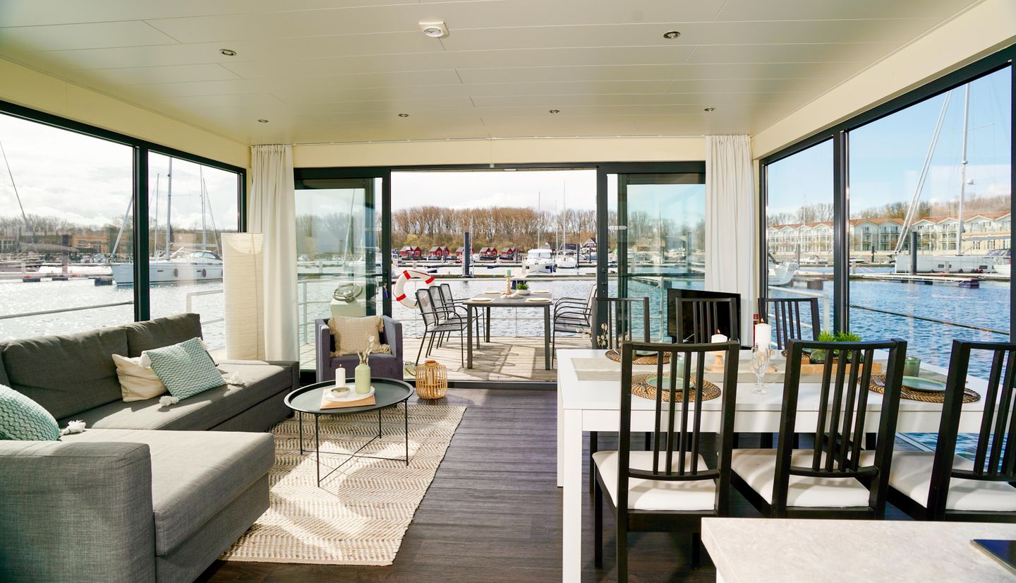 Erster_Urlaub_auf_dem_Wasser_Hausboot_innen_1