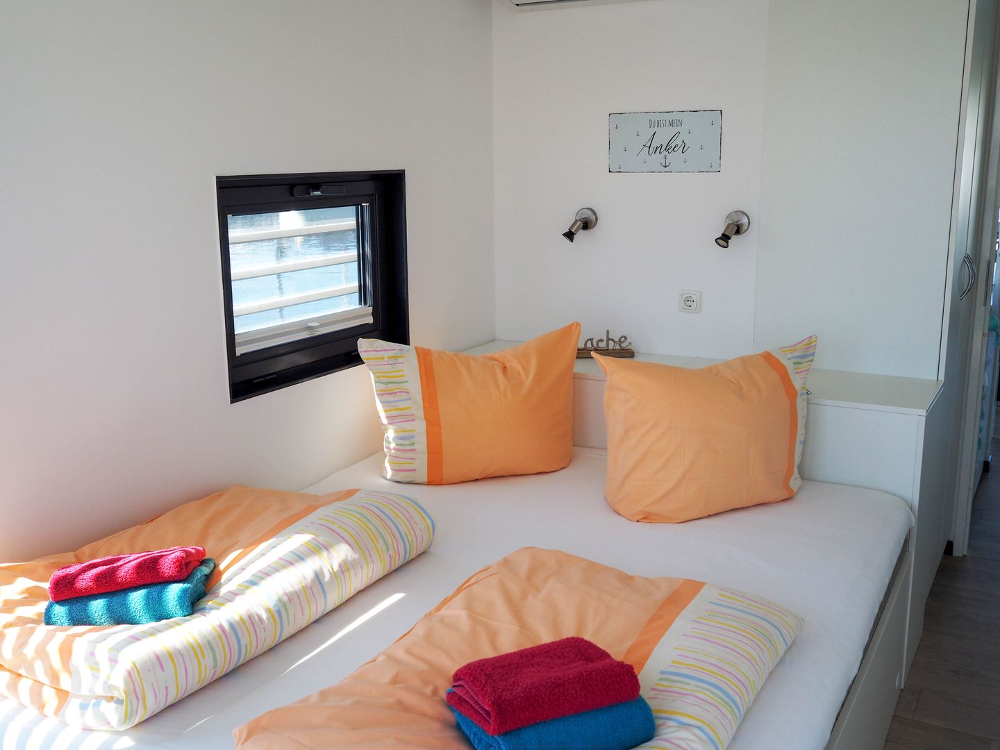Erster_Urlaub_auf_dem_Wasser_Schlafzimmer